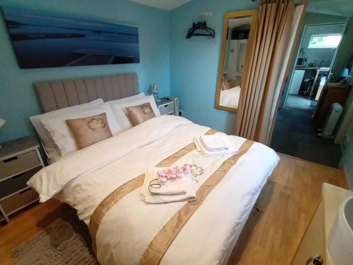 Private Suite In Oxfordshire, A40 ウィットニー エクステリア 写真