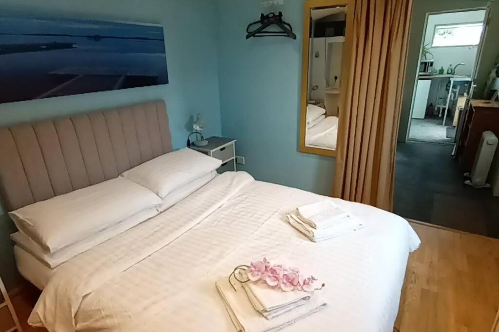 Private Suite In Oxfordshire, A40 ウィットニー エクステリア 写真