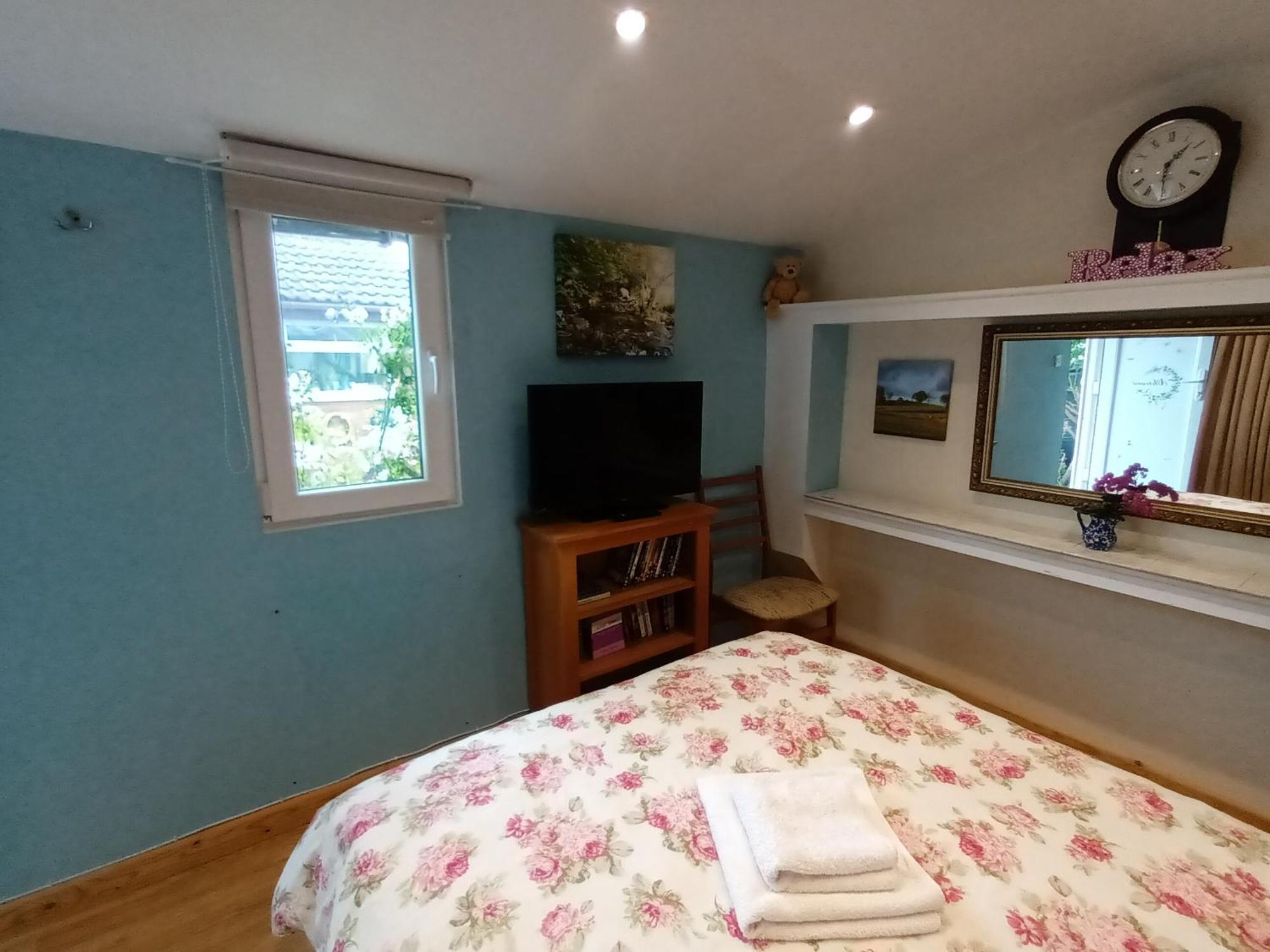Private Suite In Oxfordshire, A40 ウィットニー エクステリア 写真